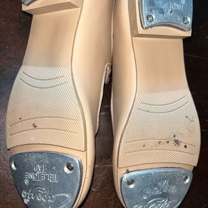 Girls tap shoes tan